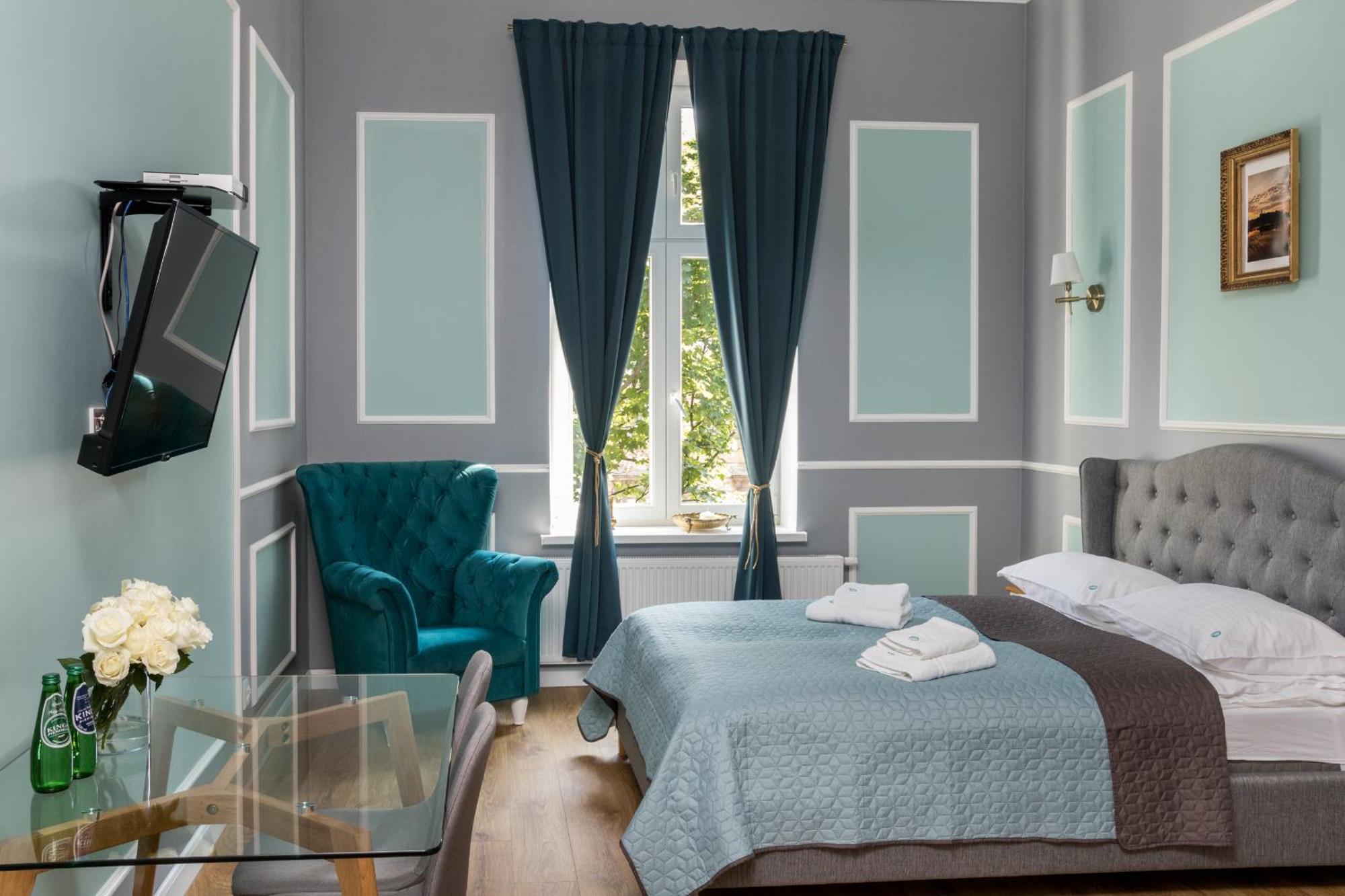 Apartment Karmelicka Stylish In Cracow By Renters Krakau