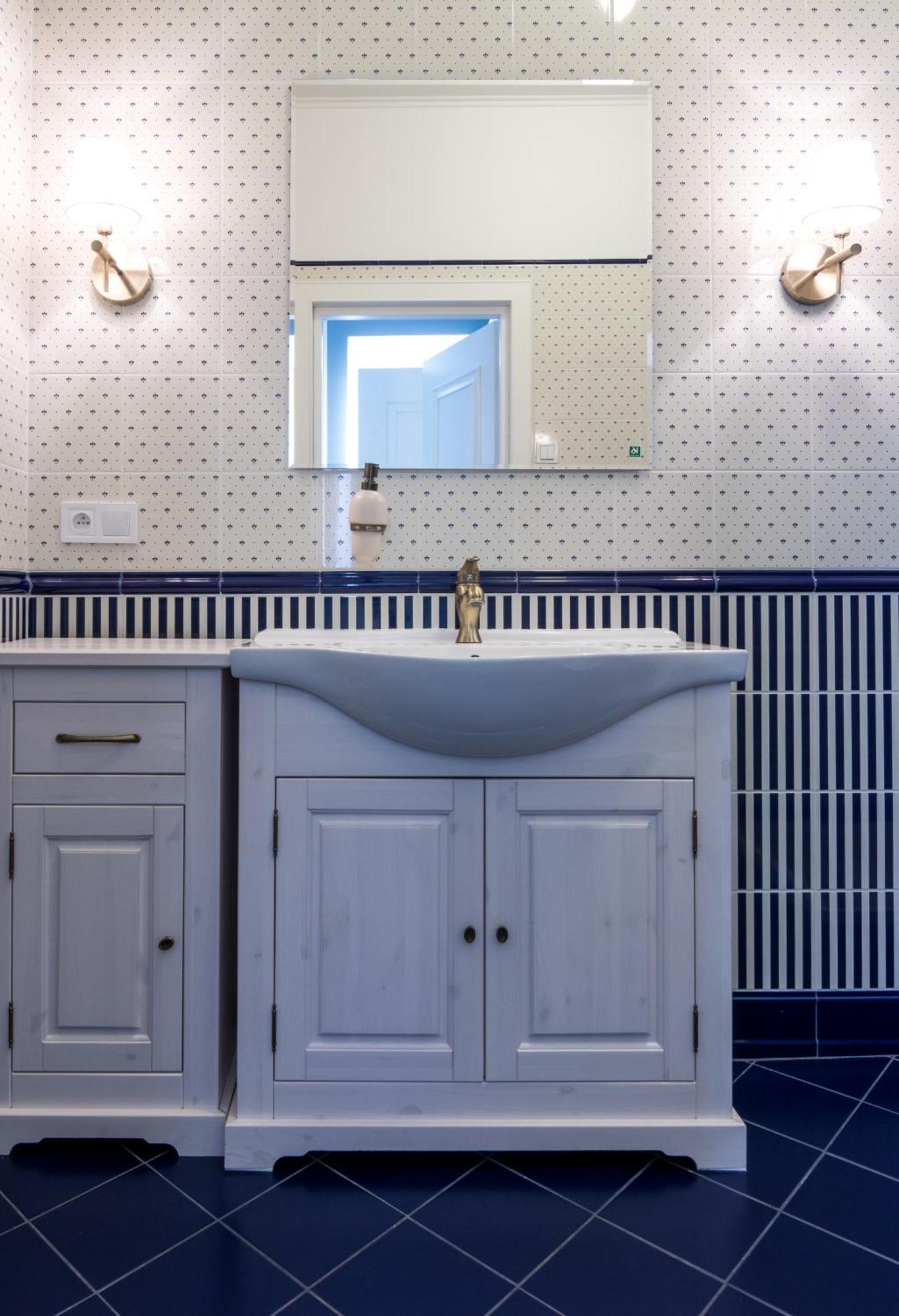 Apartment Karmelicka Stylish In Cracow By Renters Krakau