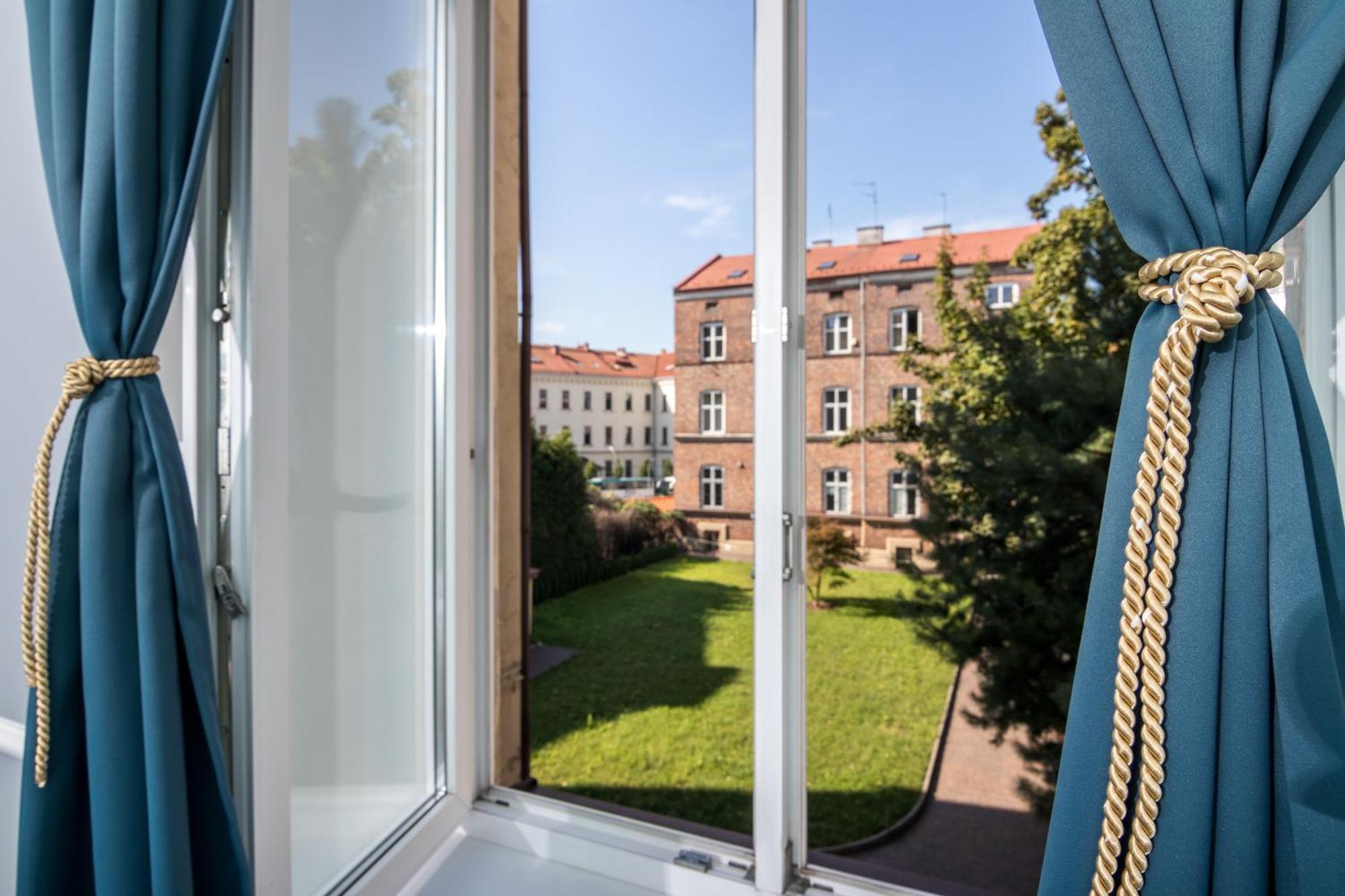 Apartment Karmelicka Stylish In Cracow By Renters